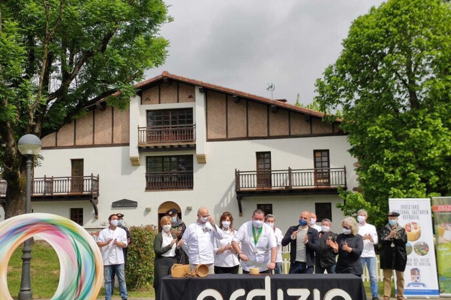 Jakitea Elkartea ha realizado el corte del XXVII nuevo queso Idiazabal