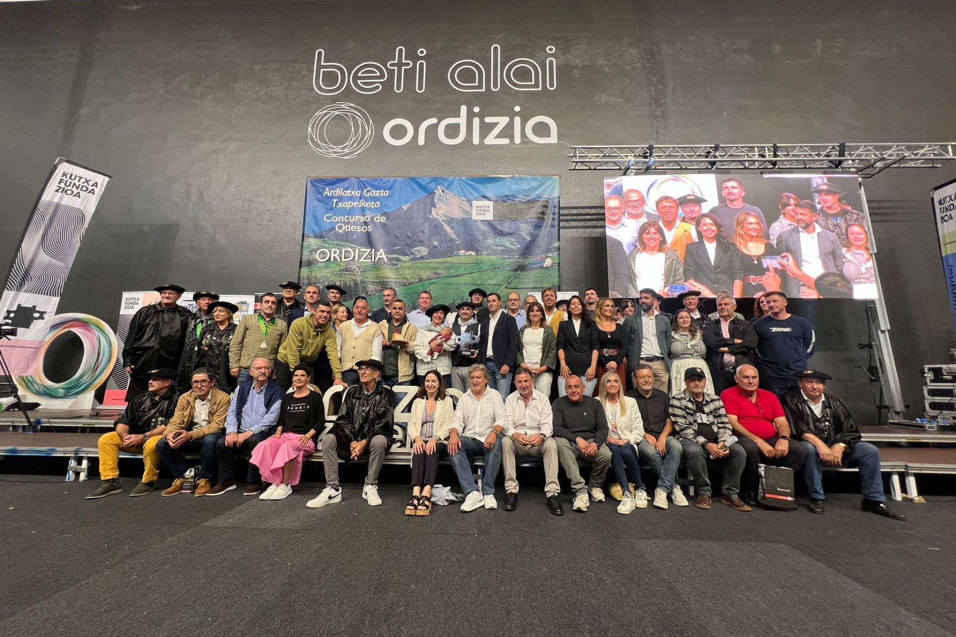 La Quesería La Leze ha ganado en el LII. Concurso de Quesos de Ordizia y  se ha llevado el trofeo oro de Kutxa