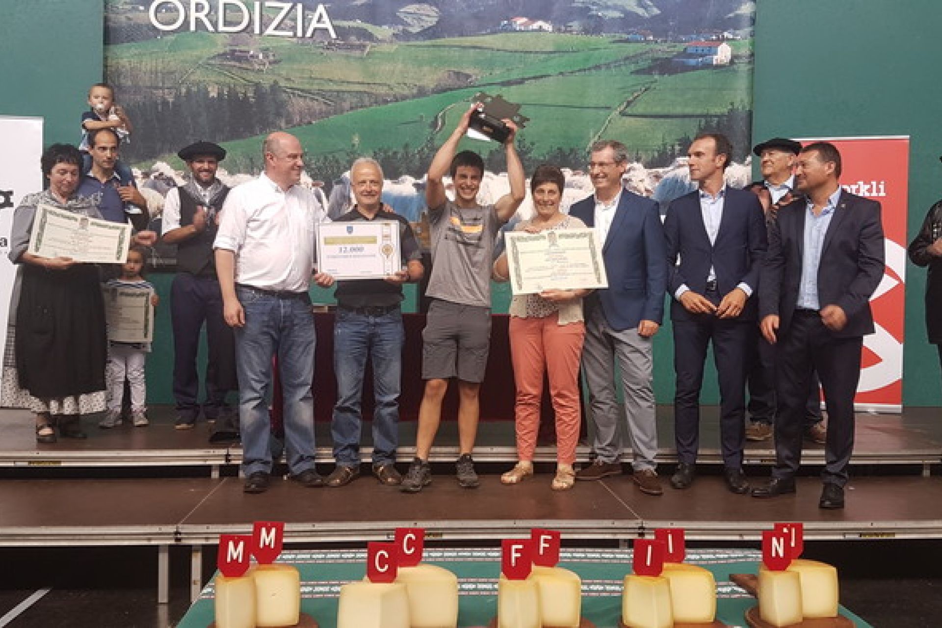 Lekarozko Kortariak eraman du gazta lehiaketaren txapela Ordizian